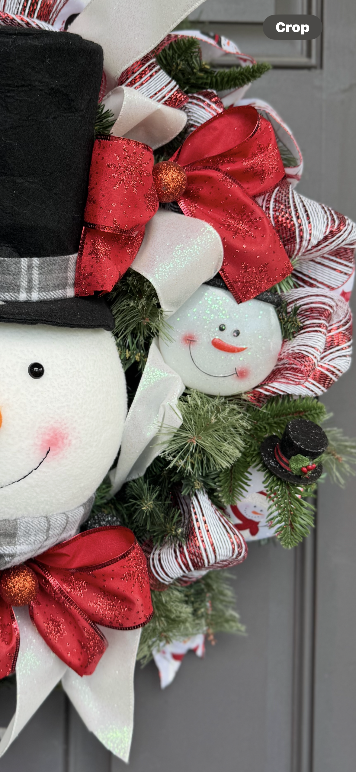 “Festive Snowman Christmas Wreath with Top Hat & Holiday Ribbons – Winter Front Door Décor”
