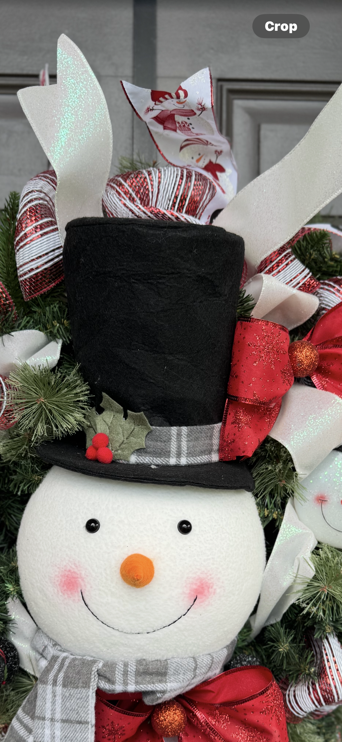 “Festive Snowman Christmas Wreath with Top Hat & Holiday Ribbons – Winter Front Door Décor”